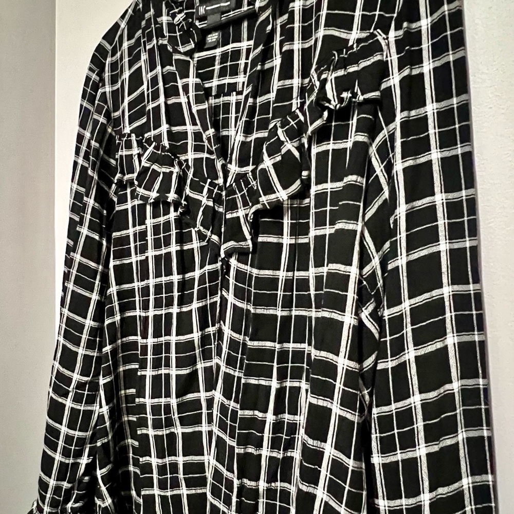 INC. XL Ruffle black & white plaid snap top NWT - Picture 5 of 14